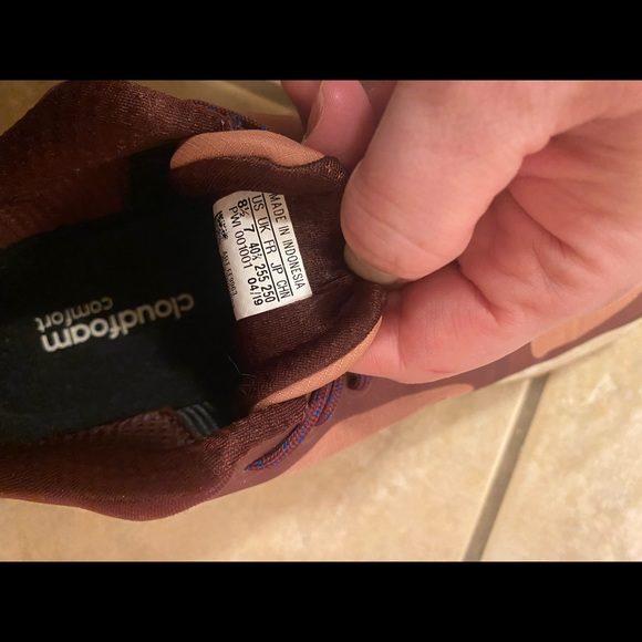 CLoudfoam comfort Adidas shoes woman 8.5, fit like 9. Worn once. Maroon color - Picture 2 of 5
